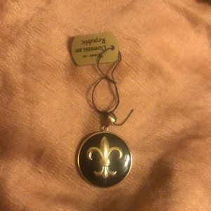 Fleur de lis pendant for a chain or bracelet